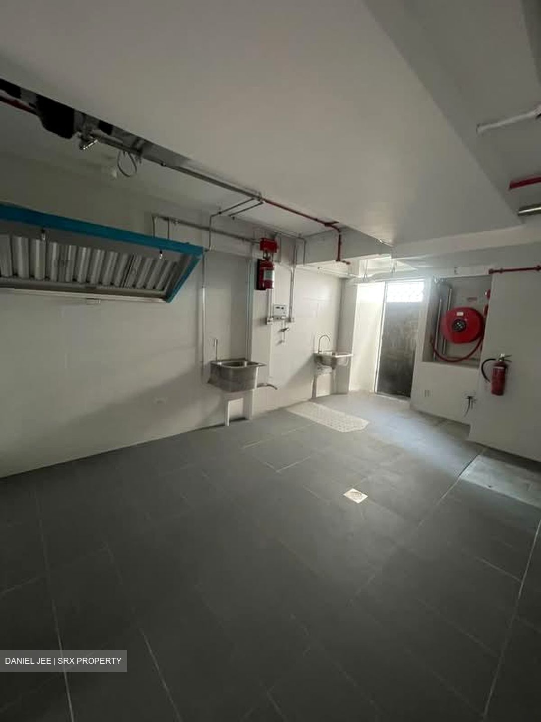 Sims Avenue (D14), Retail #531647651